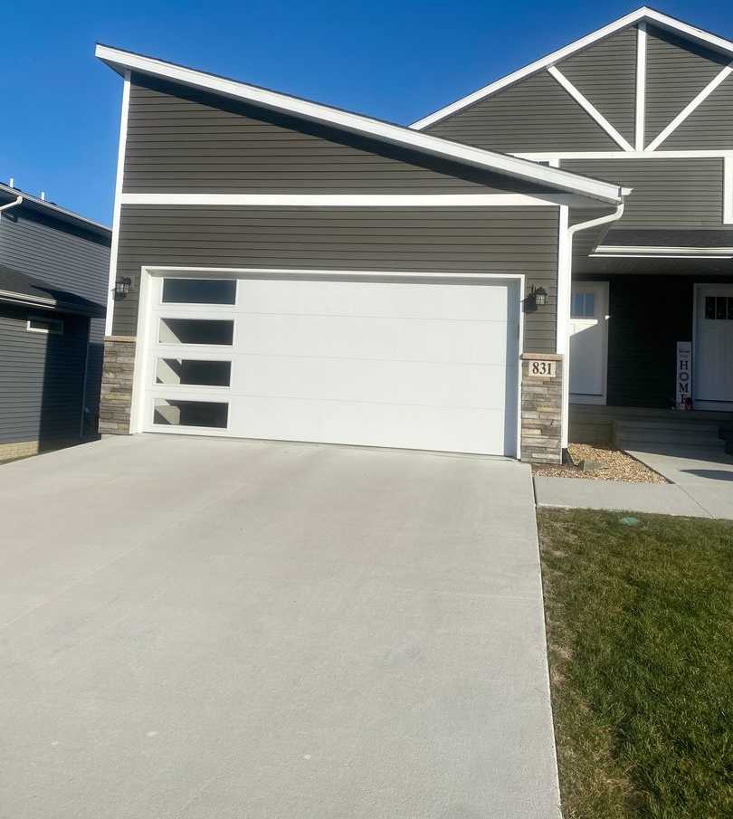 3 Bedroom 2.5 Bathroom Condo For Rent!