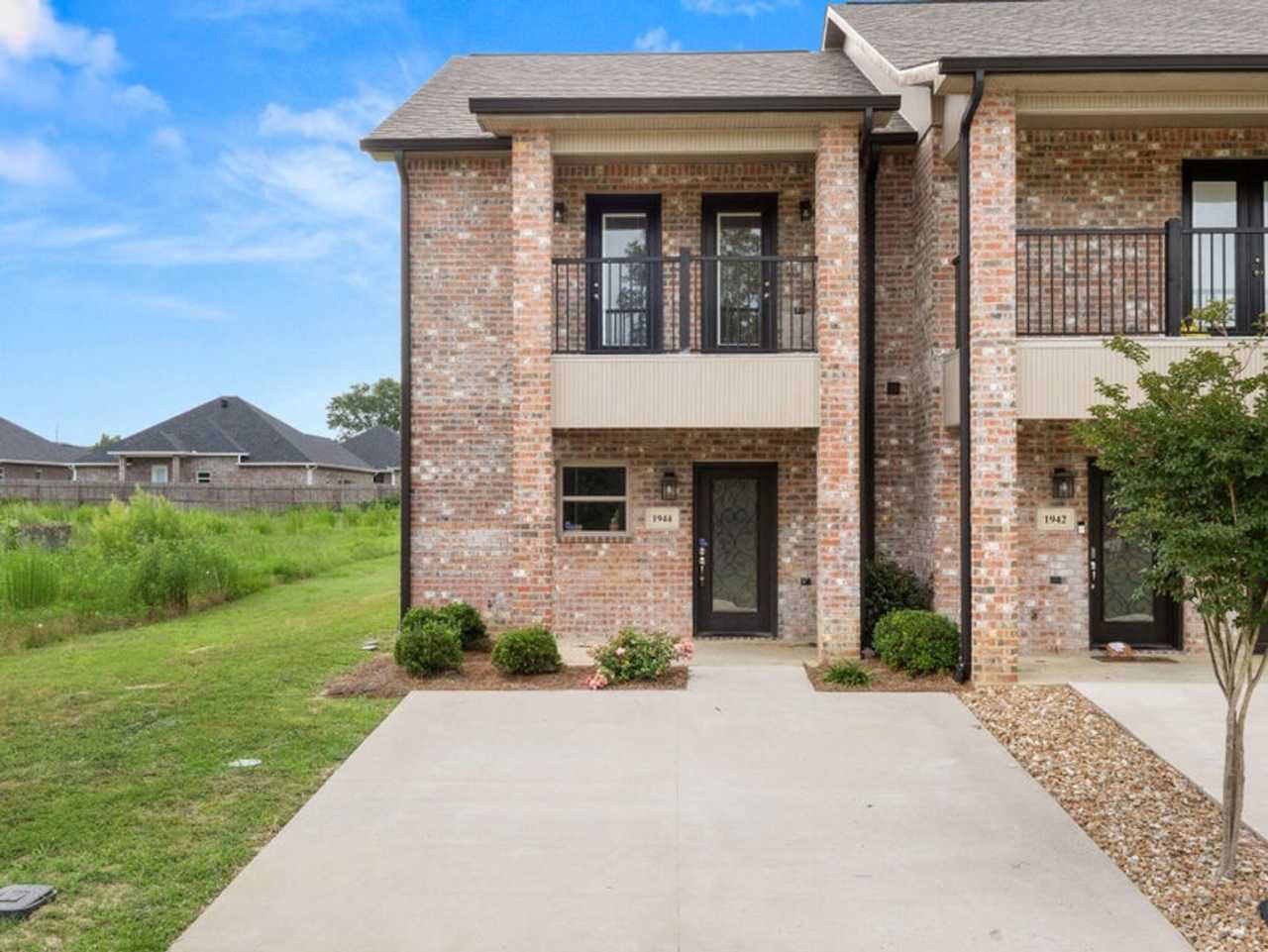 1944 Schovall Circle