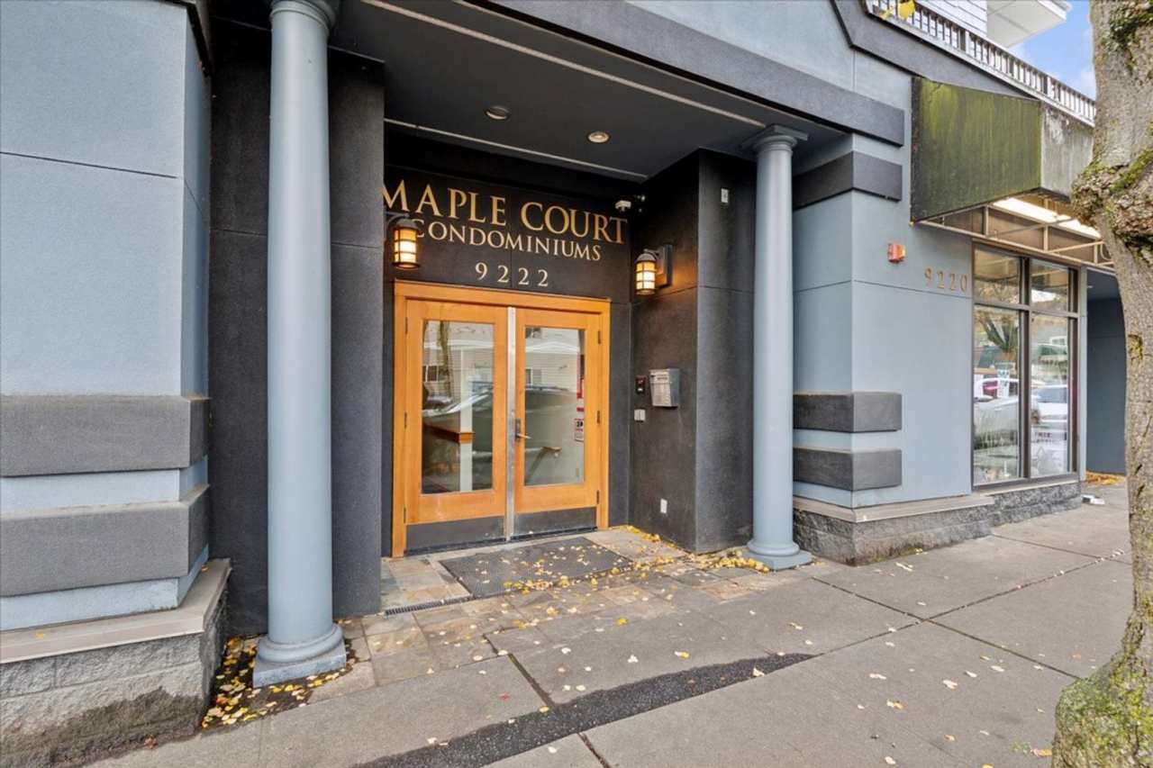 Prime Maple Leaf Bright 2-Bed 2-Bath Corner Condo