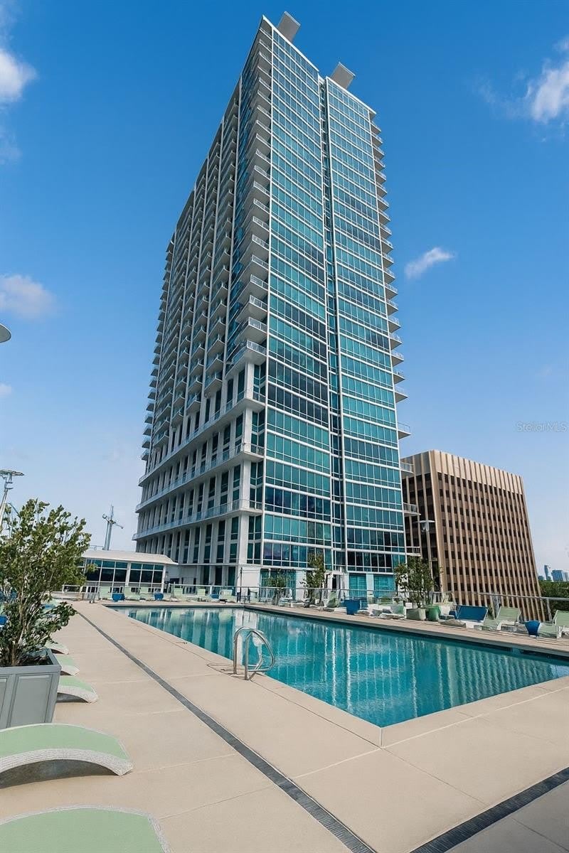 150 E ROBINSON STREET