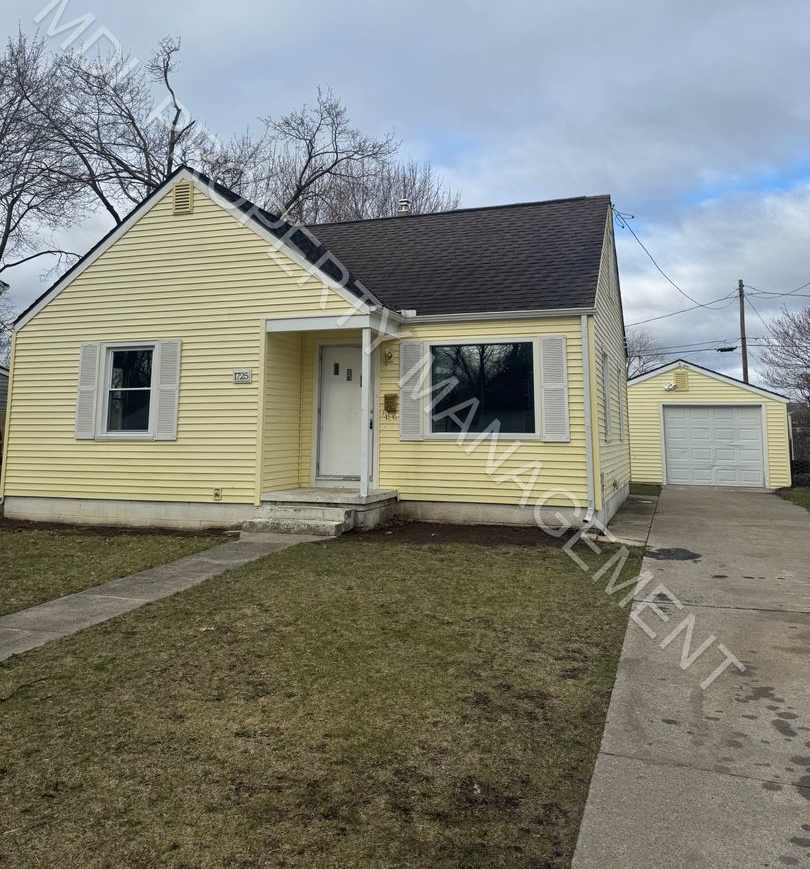 2 Bed 1 Bath Home w/ Garage