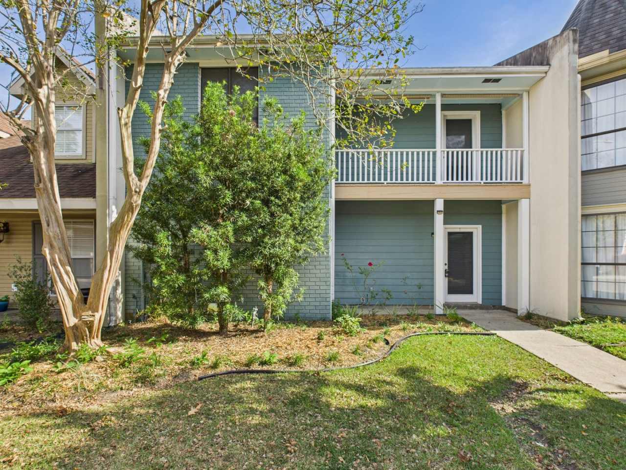 Two Bedroom Townhouse in Lafayette!