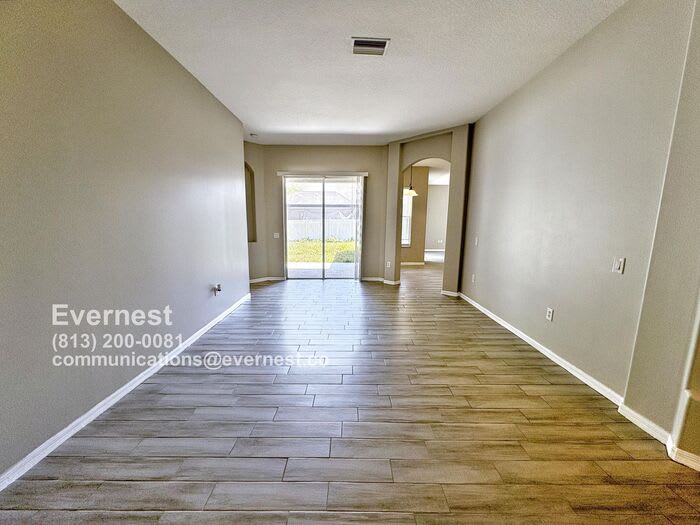 2711 King Surrey Court