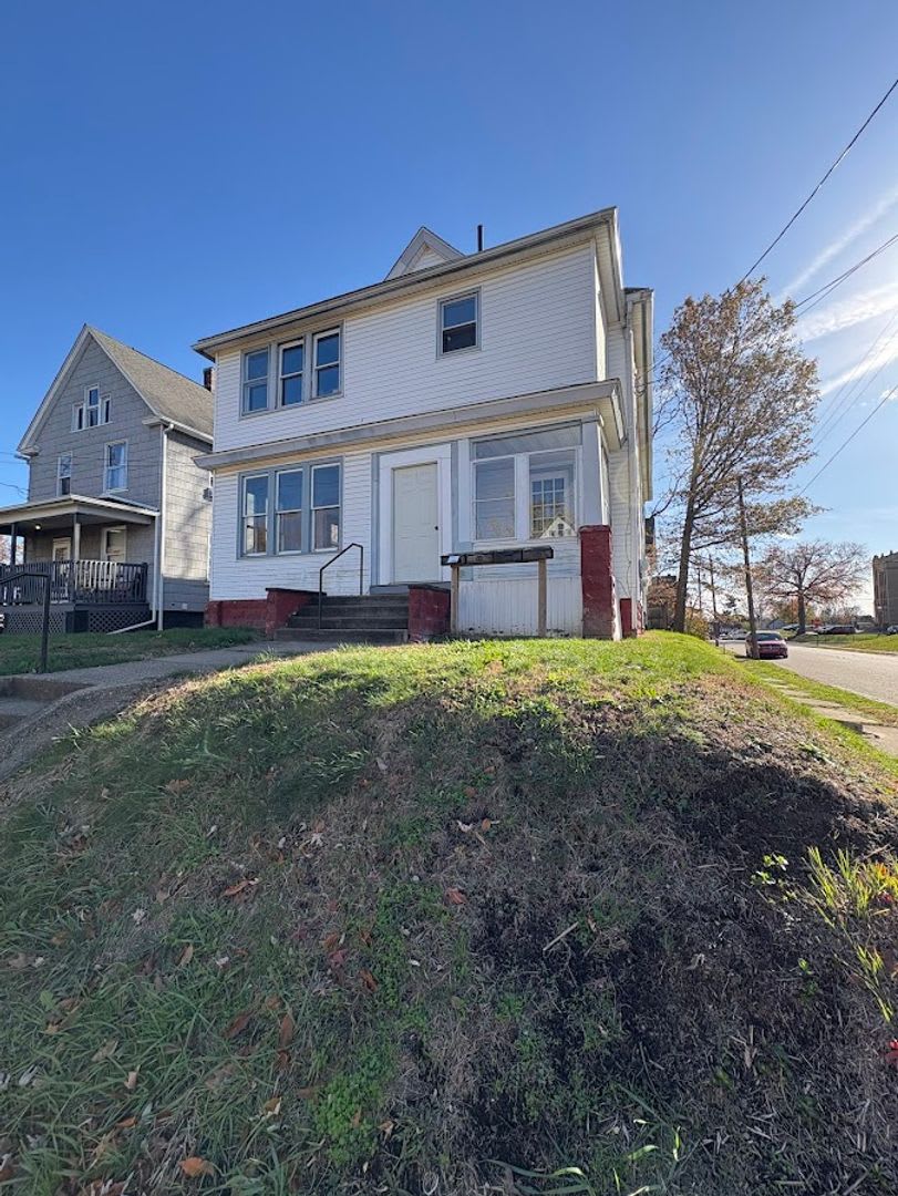 Two bedroom one bathroom 1st level for rent