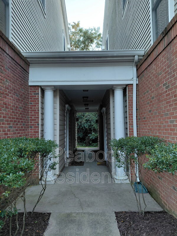 3553 Huntley Manor Ln