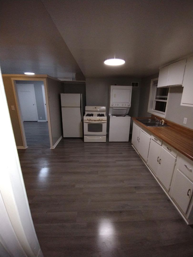 Spacious One Bedroom Triplex Near West Washington and Holt Rd