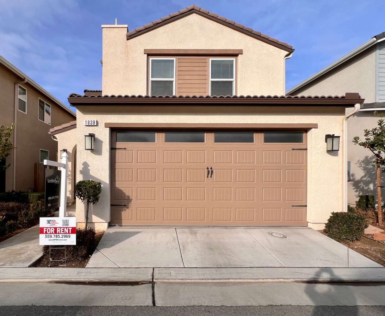 $2,200 Alluvial  Fowler, 3 Beds - Chennault Ln, Clovis - Gated HOA Community!
