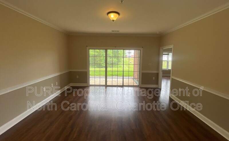 8913 Meadow Vista Road