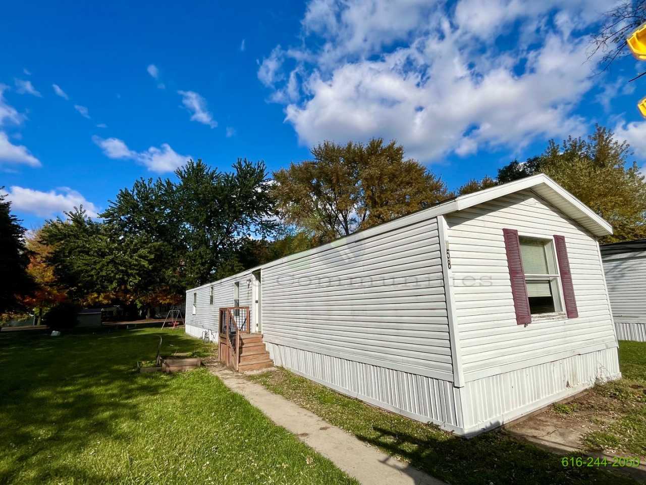 3 Bedroom Mobile Home! Available NOW! Middleburry!