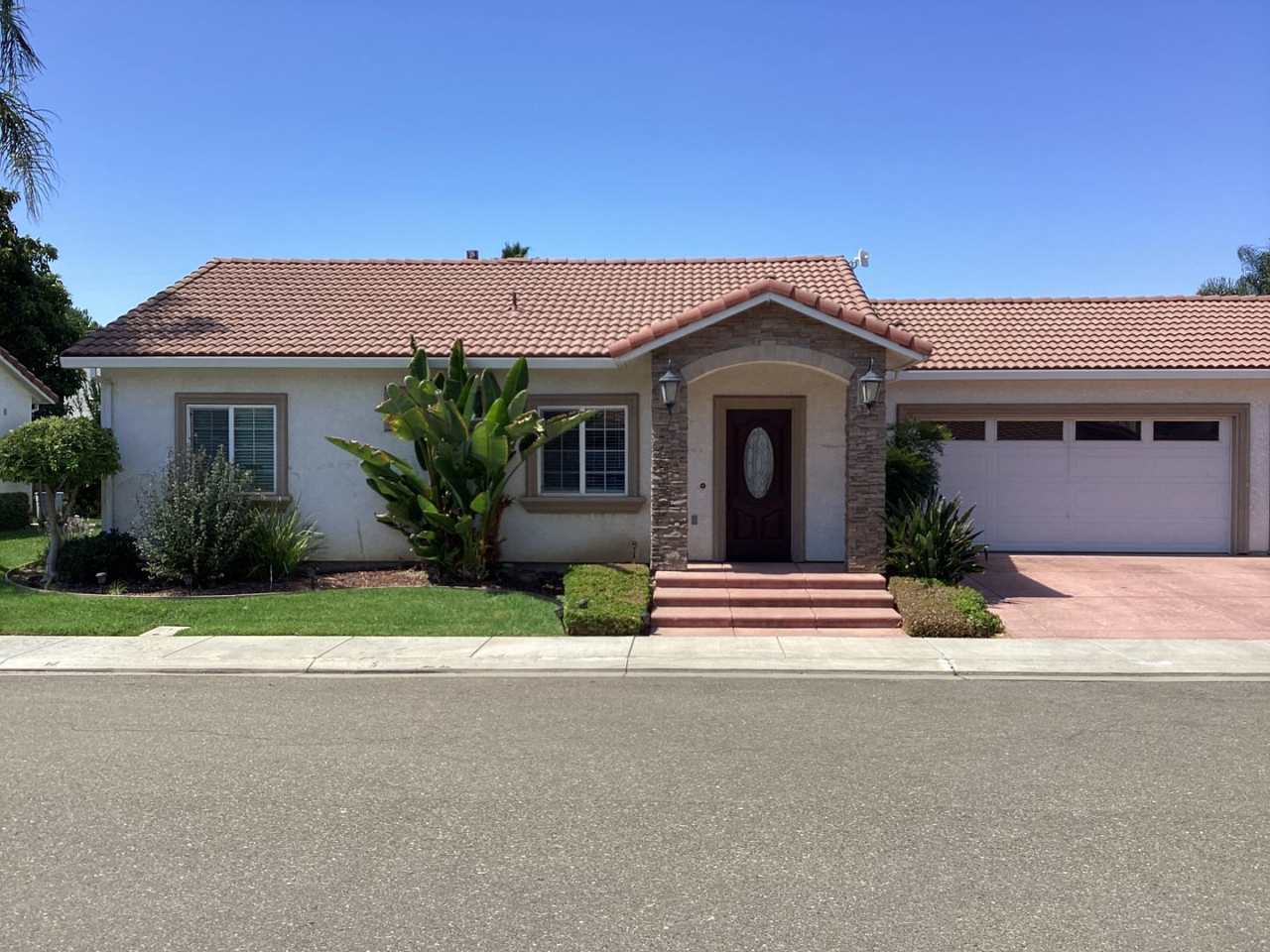 NOW AVAILABLE!! BEAUTIFUL GUSTINE HOME LOCATED IN GATED COMMUNITY