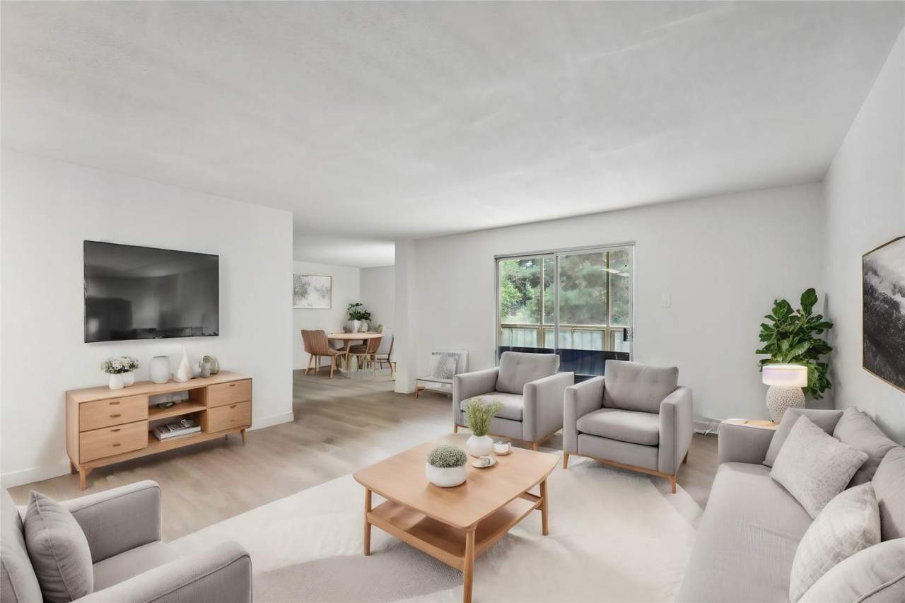 (55+) Newly Renovated 2br Condo in the Heather Gardens Community