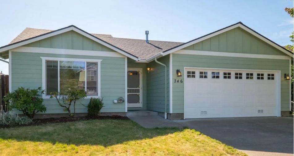 746 Desert Pine Street Northwest