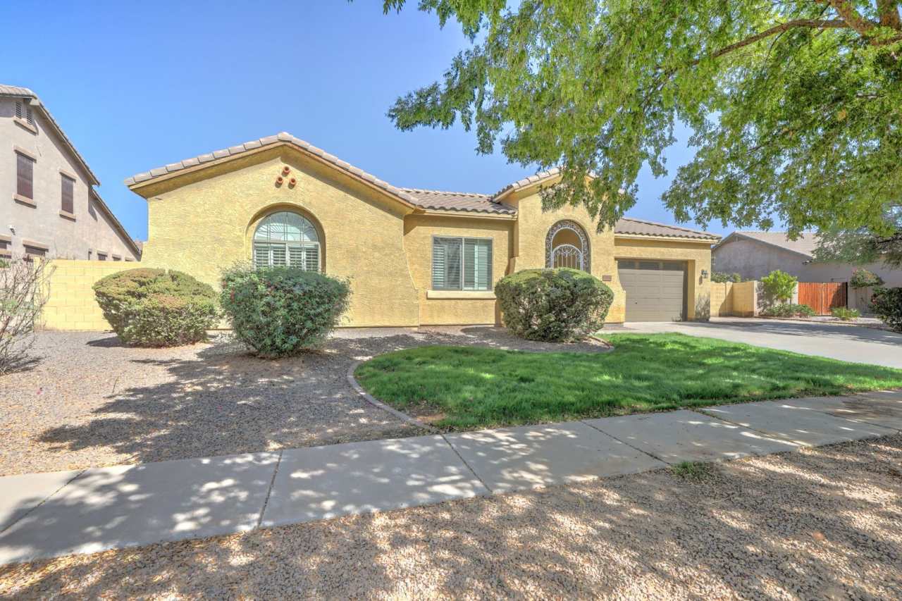 AVAILABLE NOW IN SHAMROCK ESTATES GILBERT!!!