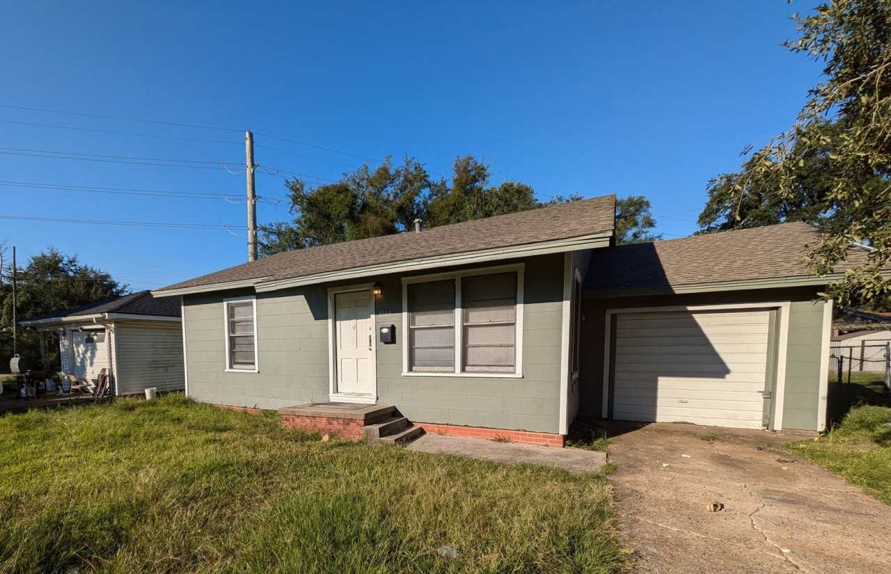 5180 Chambers St., Beaumont, TX 77705 **$200 off the first month**