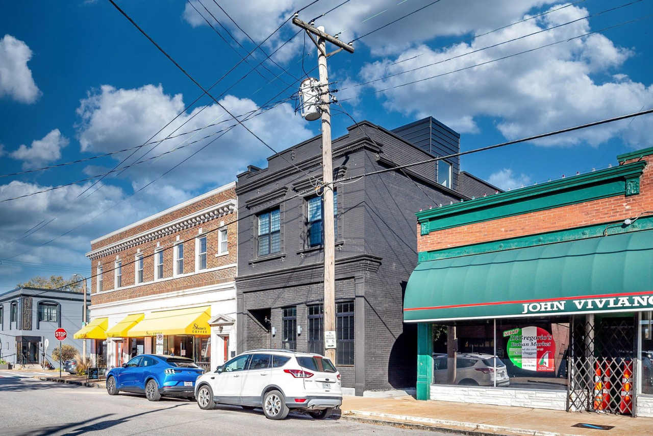 OPPORTUNITY KNOCKS 3 BED 1 BATH 1,400 SF ± Apartment in The Hill — Private Patio, Hardwood Floors  Renovated Kitchen