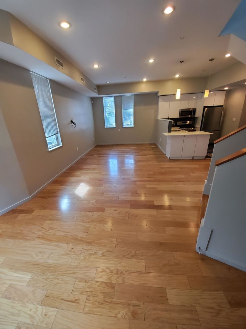 HOT ALLSTON LISTING!!!!