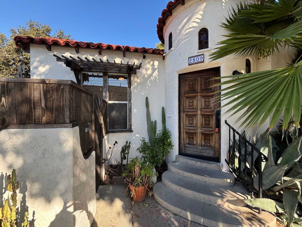 Adorable Spanish 2 bedroom home in the heart of Long Beach
