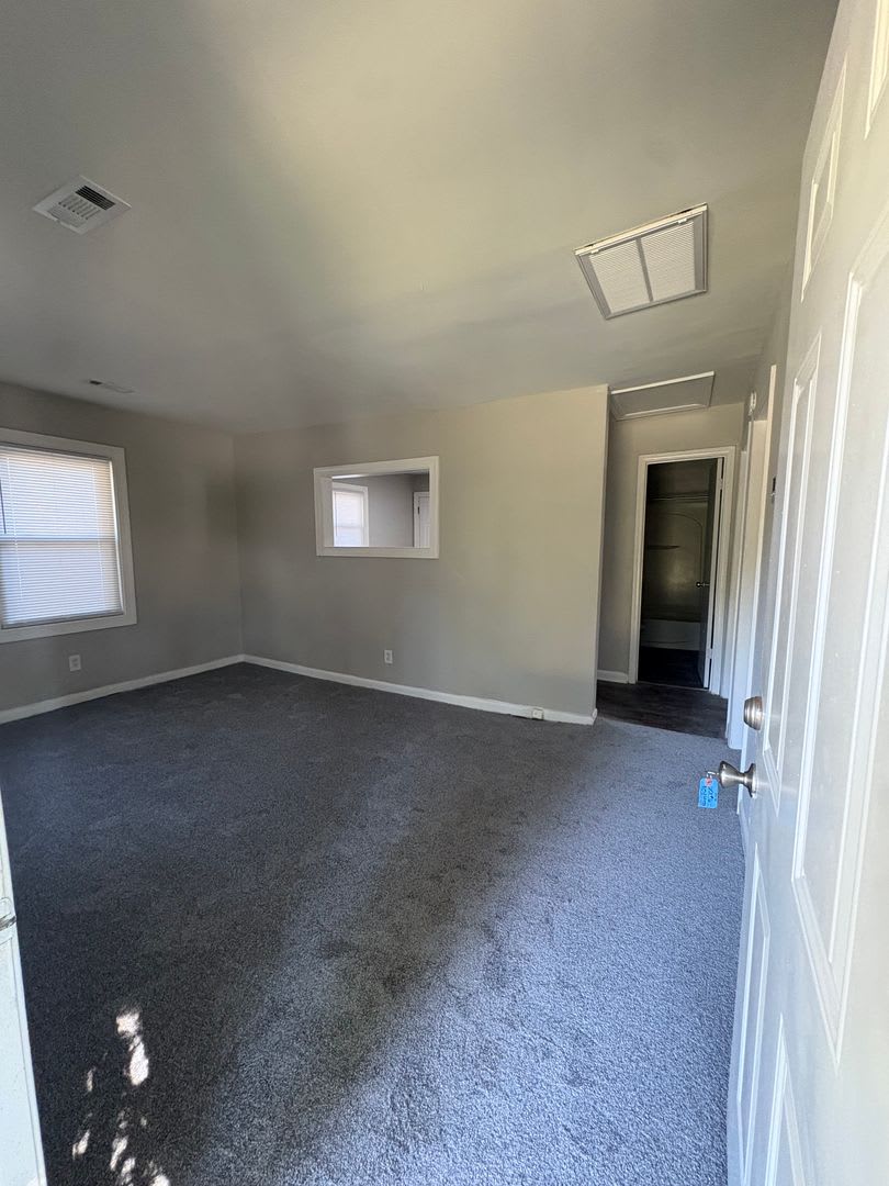 Spacious 2bedroom House ($500.00 0ff The first full months rent )