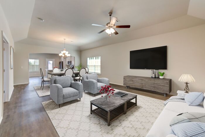 7732 South Chestnut Avenue