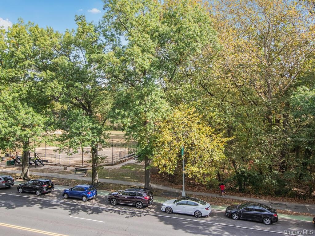 6535 Broadway unit: 3F