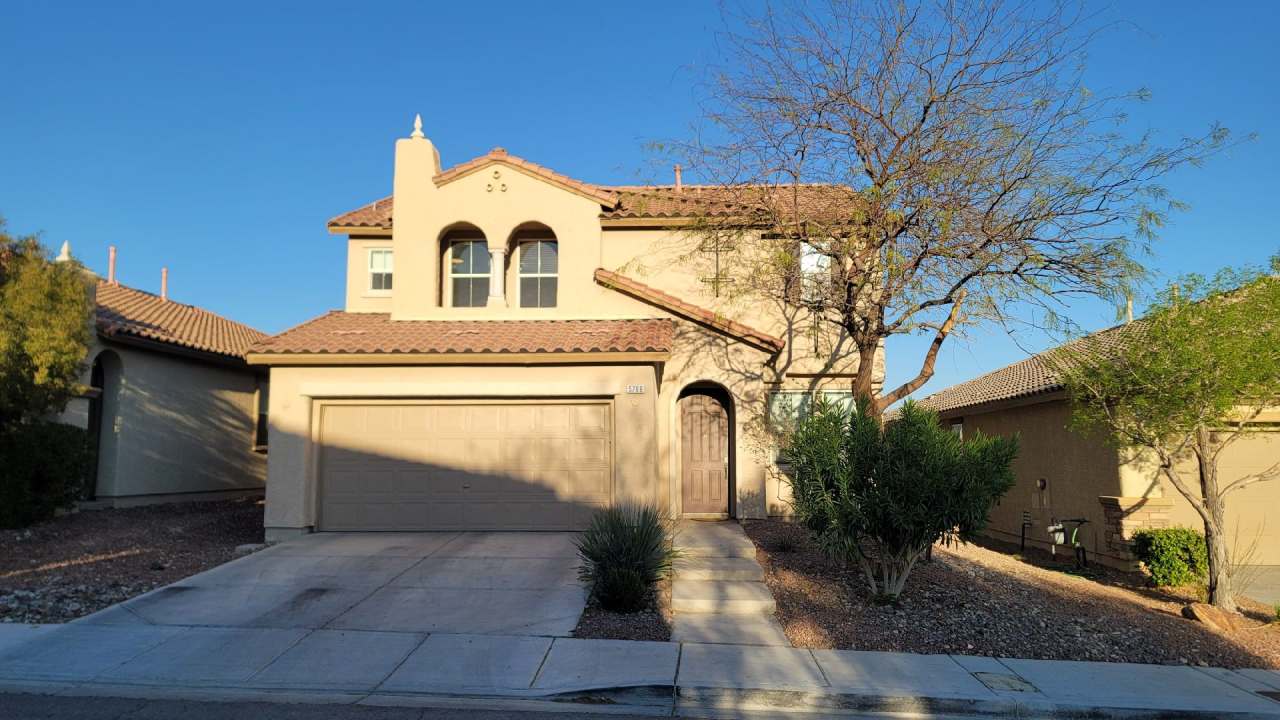 5766 Blackbirch St - 3 bed, 2.5 bath, 2028 sqft