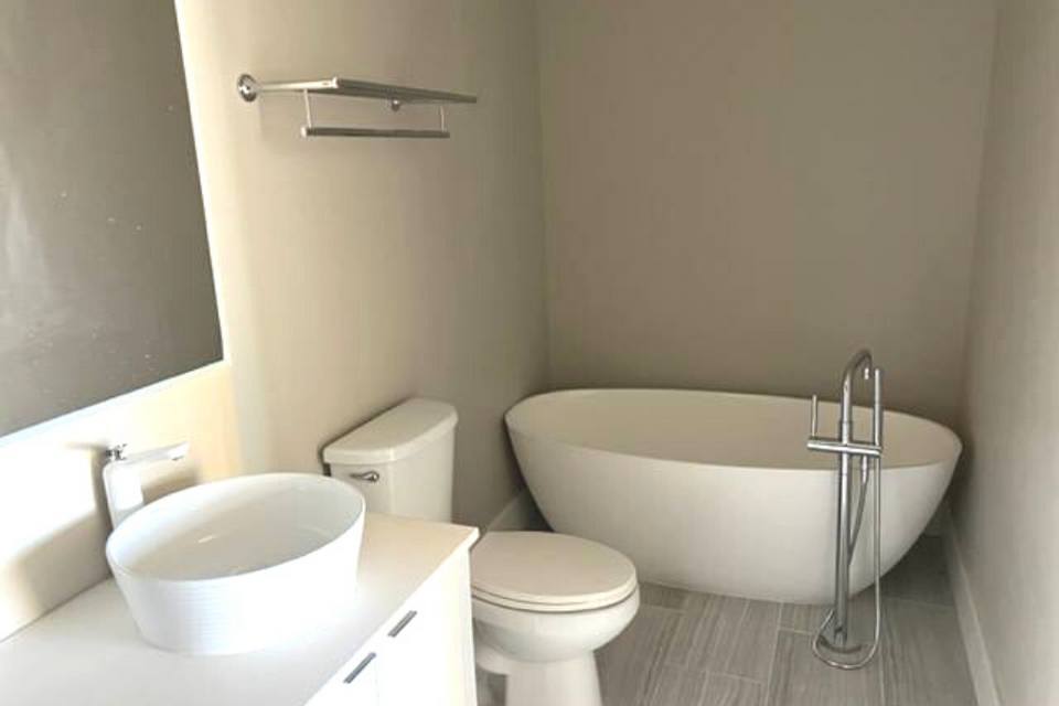 1989 Main Apartments