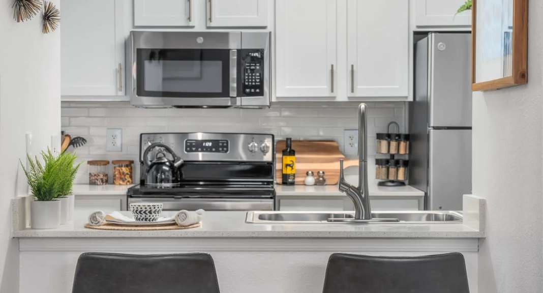 Luna at Fountain Hills by Mark-Taylor