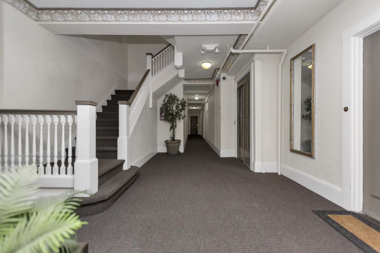 1130 LARKIN Apartments