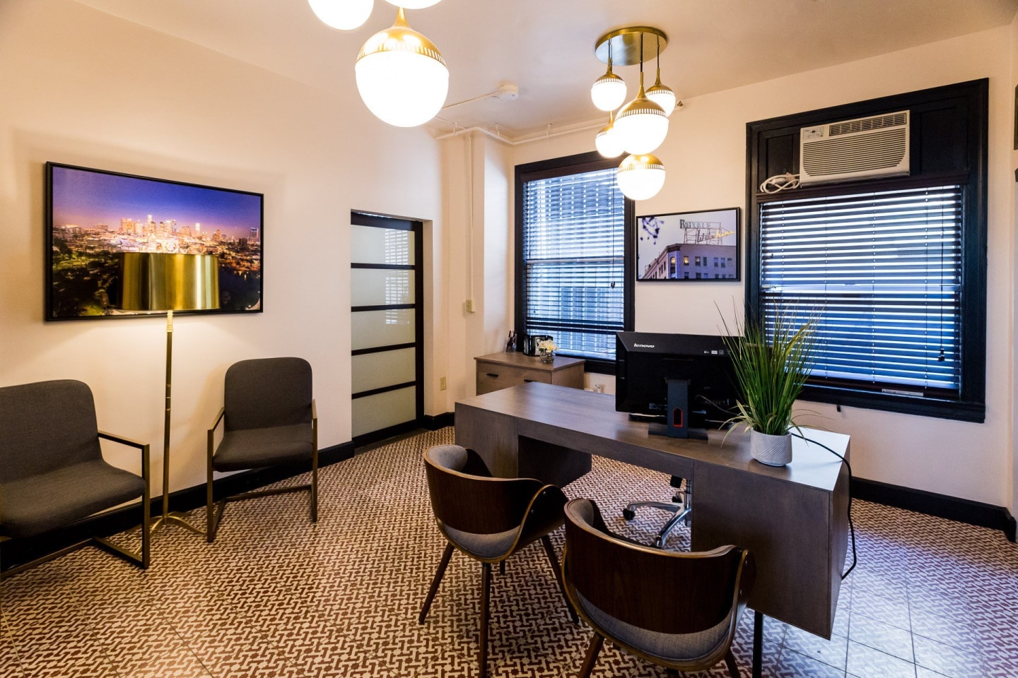 Wilshire Royale Apartments Image 5