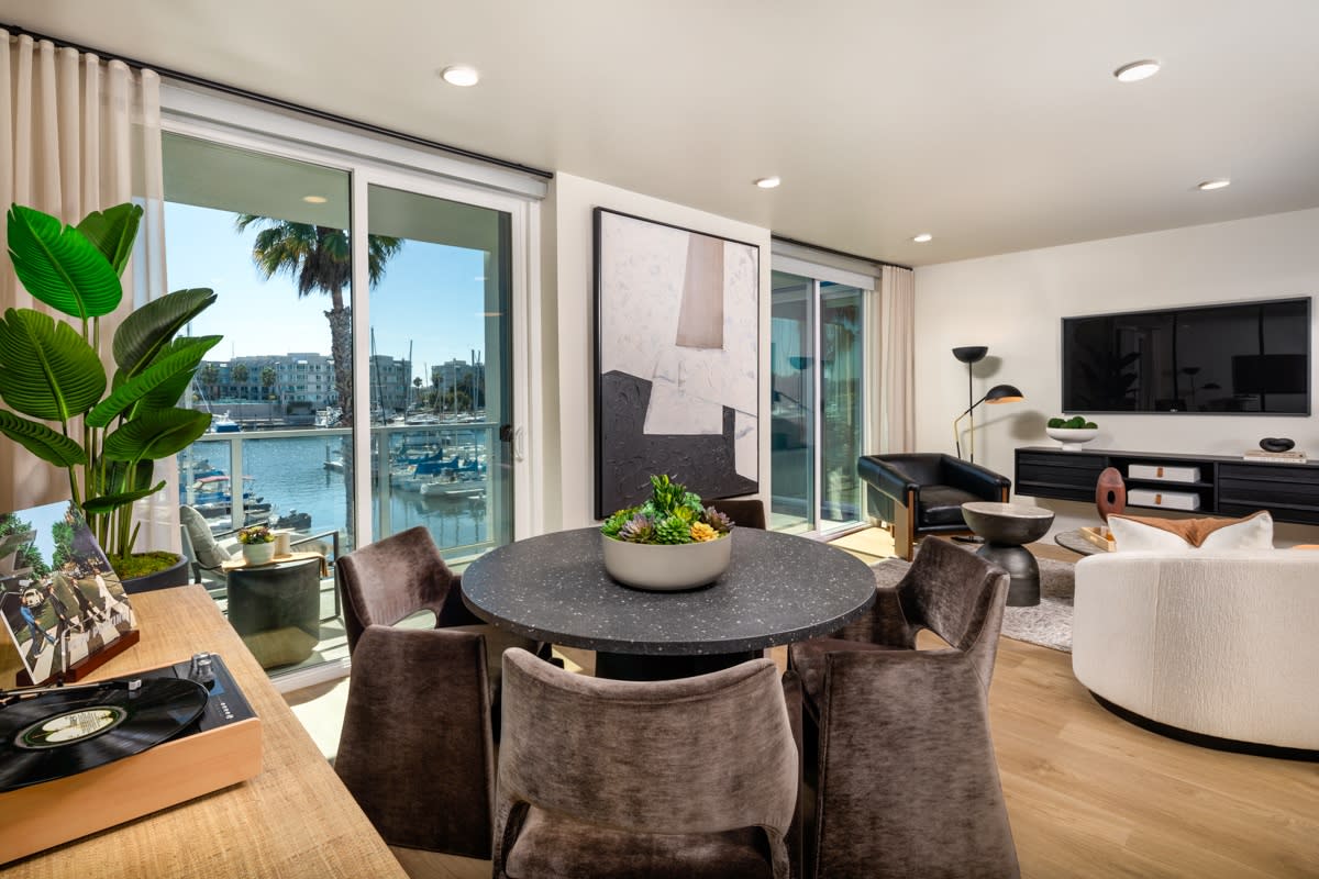 Dolphin Marina Image 11