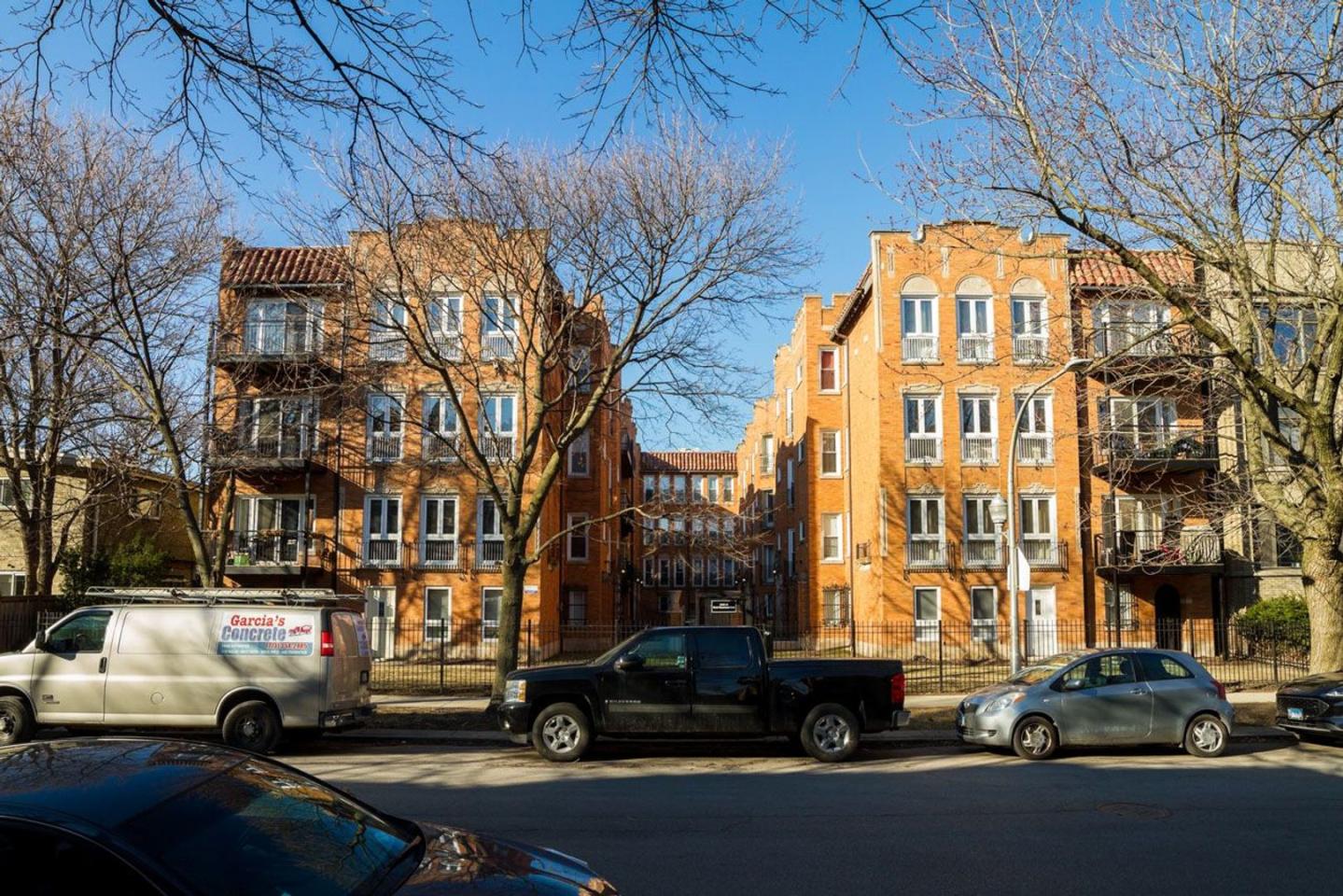 1638 W Greenleaf Ave Image 1