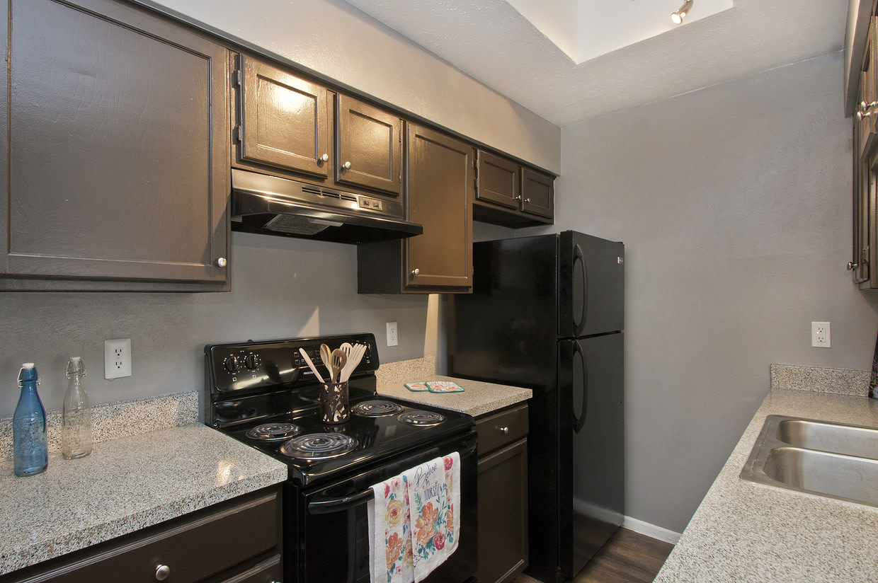 Woodbridge Townhomes Image 4