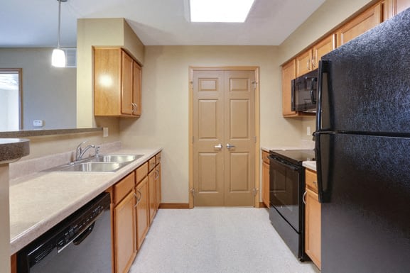 Deer Lakes Apartments Image 8