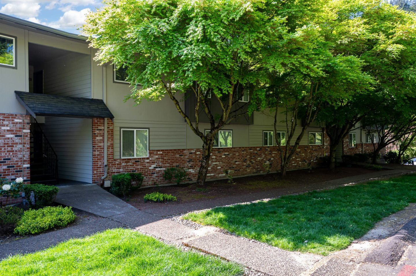 Greenbriar Village Image 18