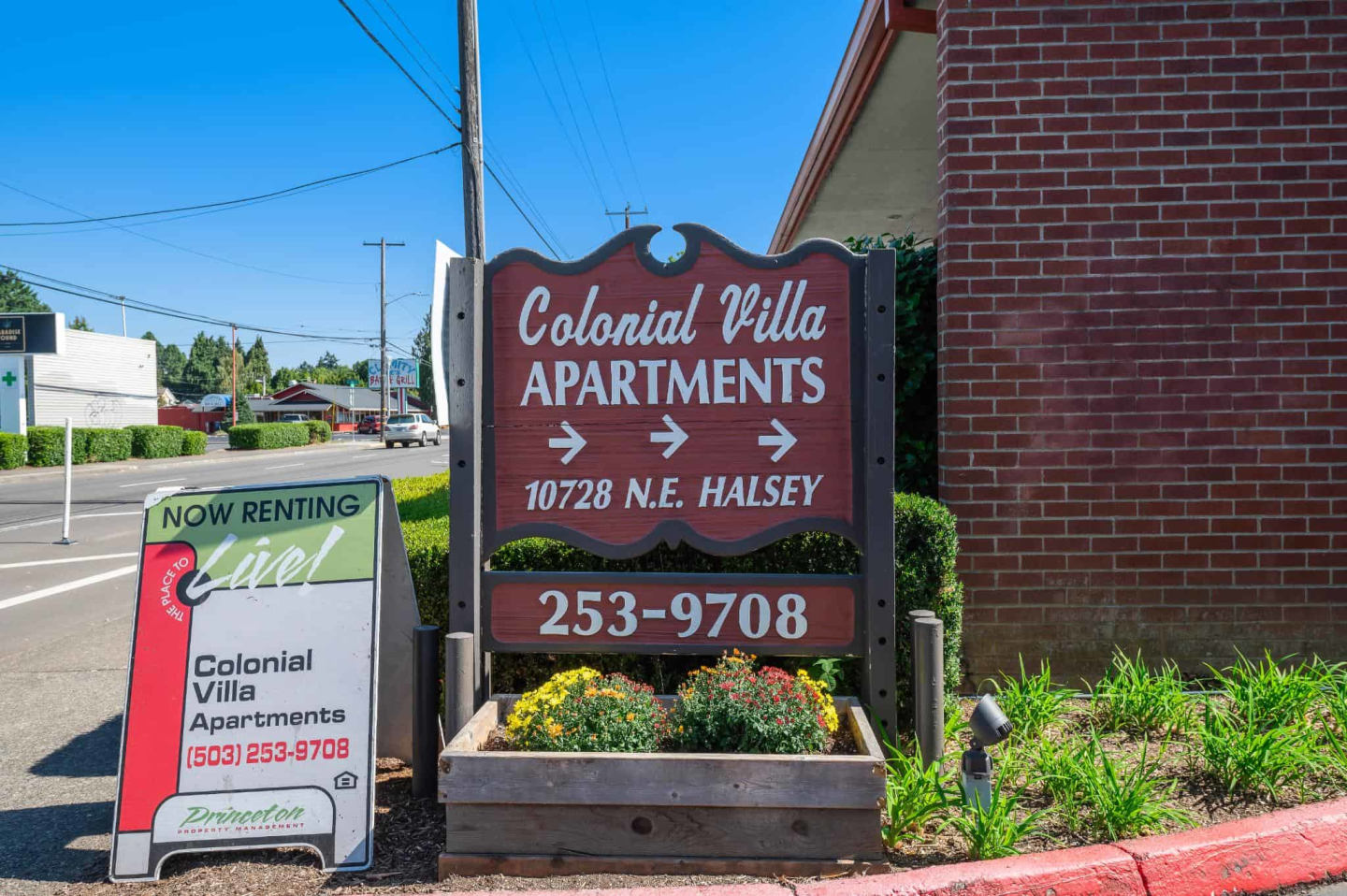 Colonial Villa Apartments Image 4