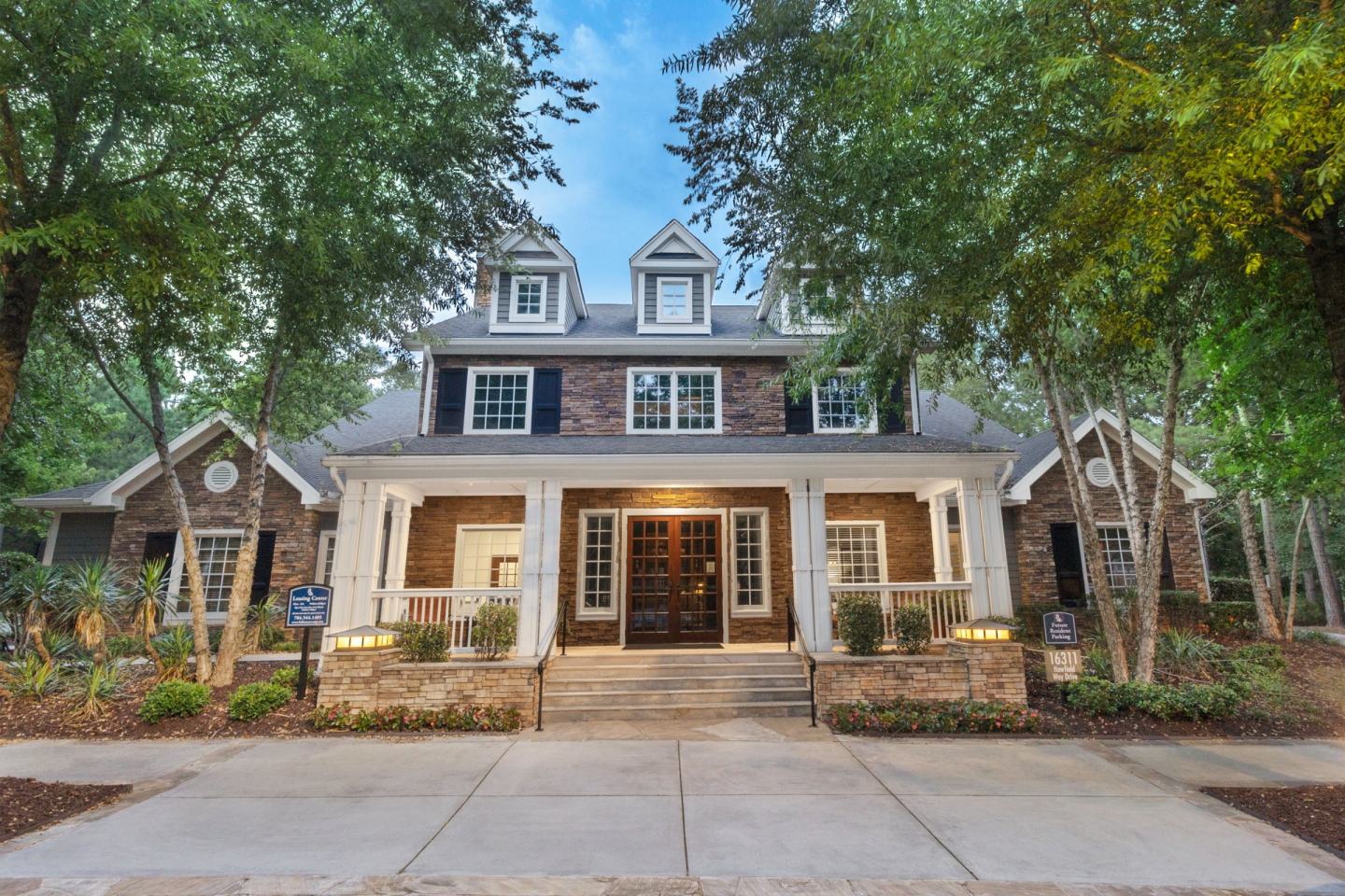 The Estates at Ballantyne Apartments and Townhomes Image 1