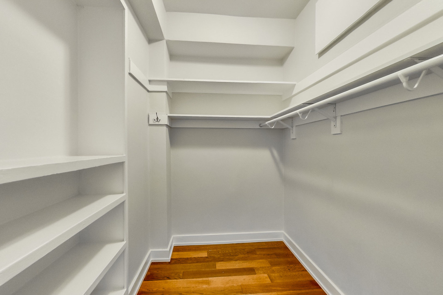 990 Geary Image 36