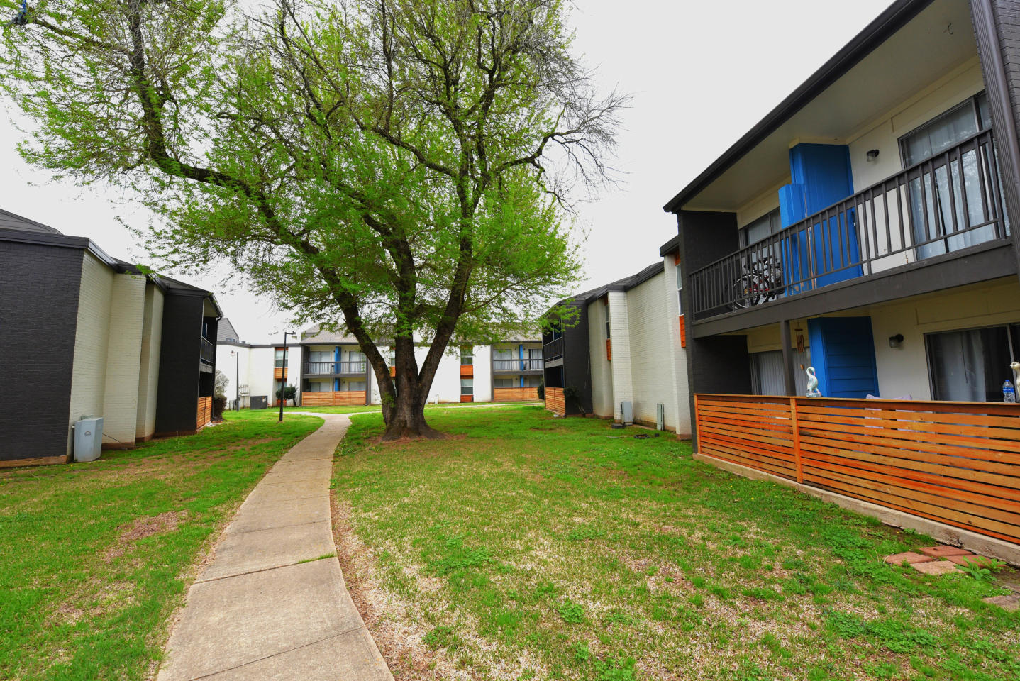 Flats on Youree Image 16