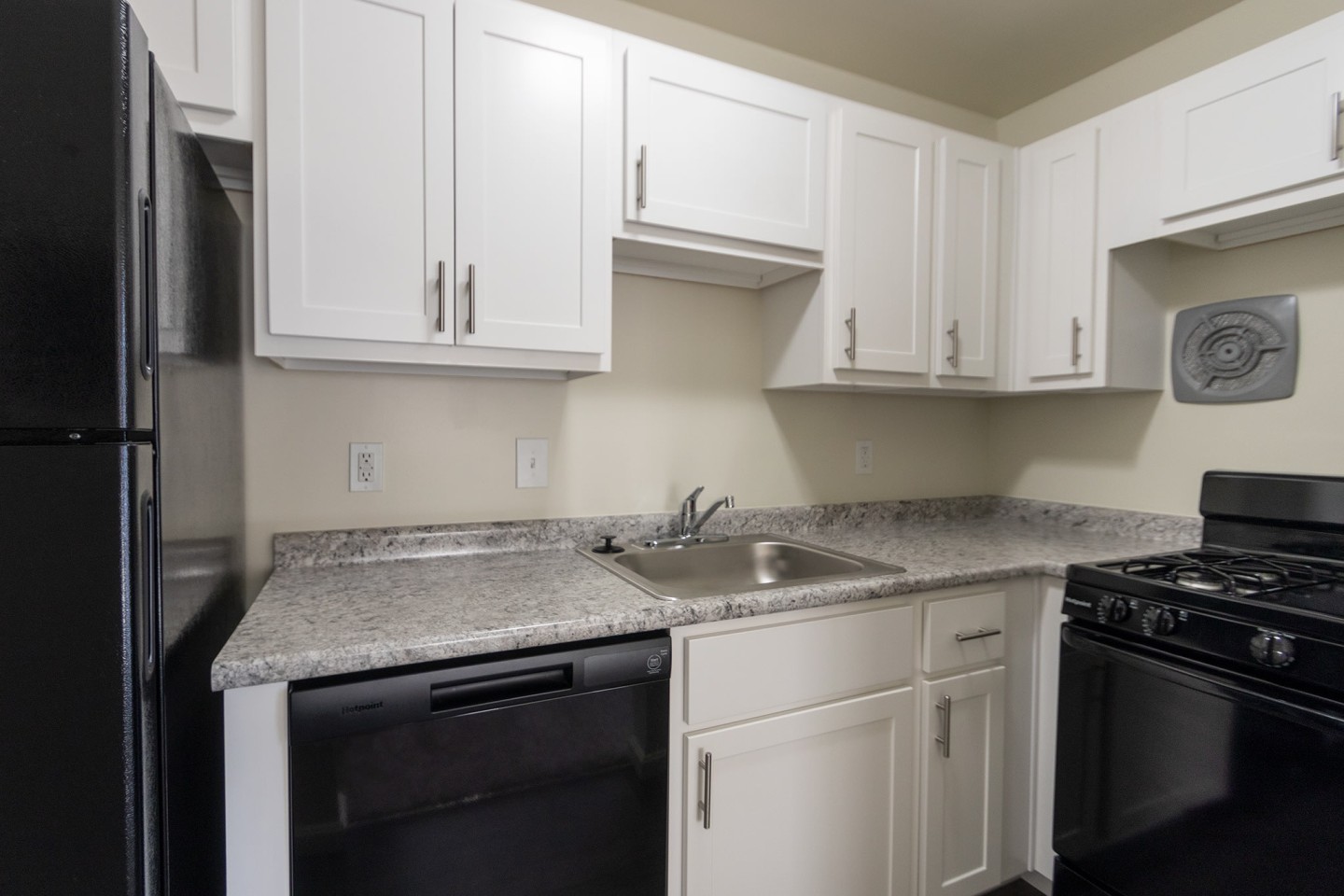 Blue Grass Manor Image 16