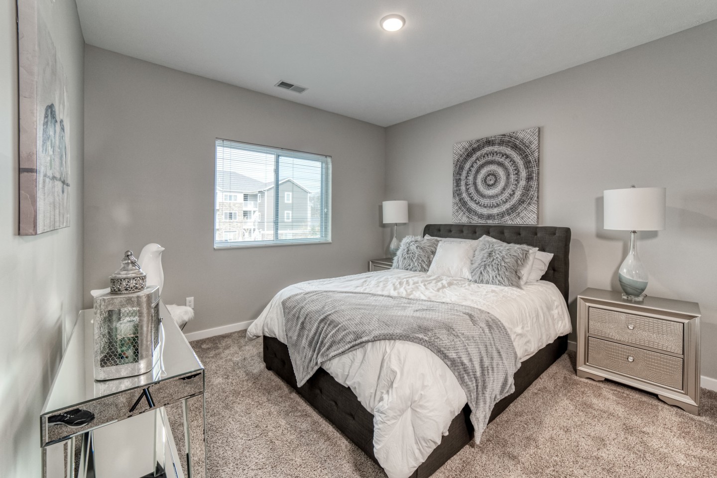 Piper Lakes Apartment Homes Image 6