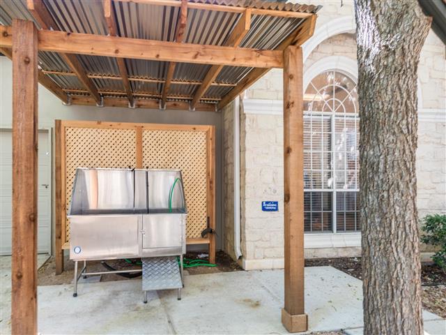 Colonnade Image 17