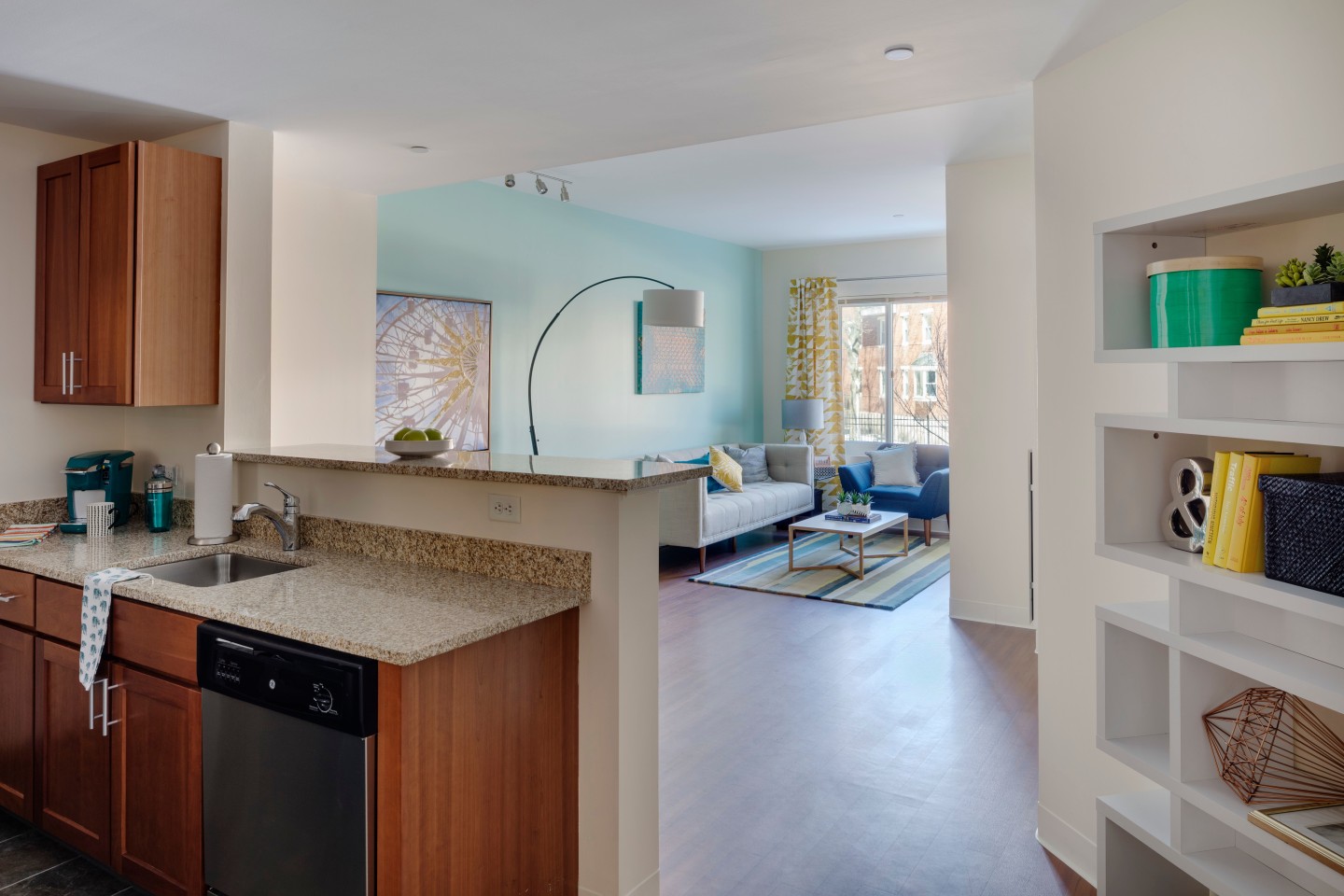 Peninsula Apartments Image 2