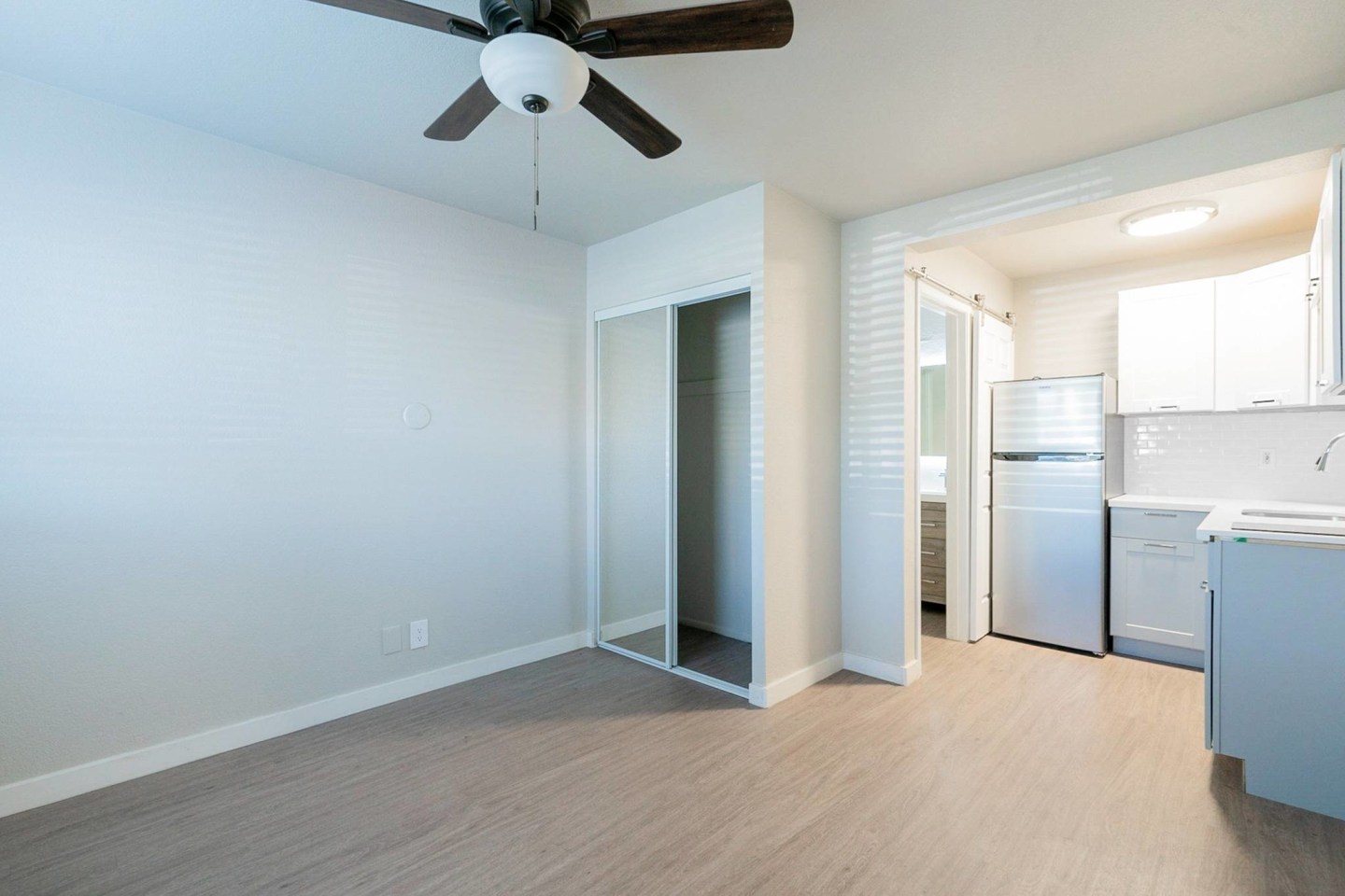 Sunset Sound Studio Apartments Image 2