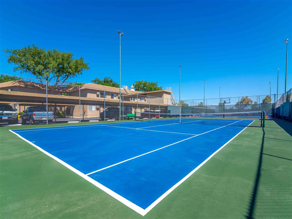 Racquet Club Apartments Image 28