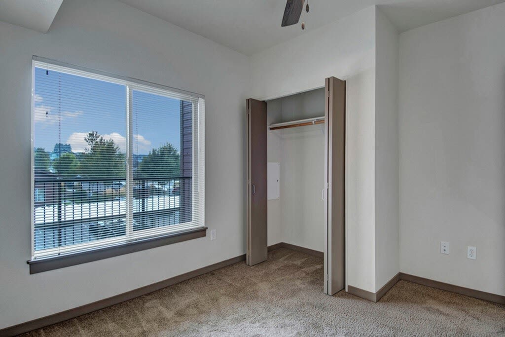 Bellevue Crossing Image 33