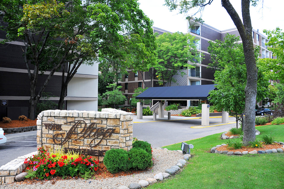 York Plaza Apartments Image 24
