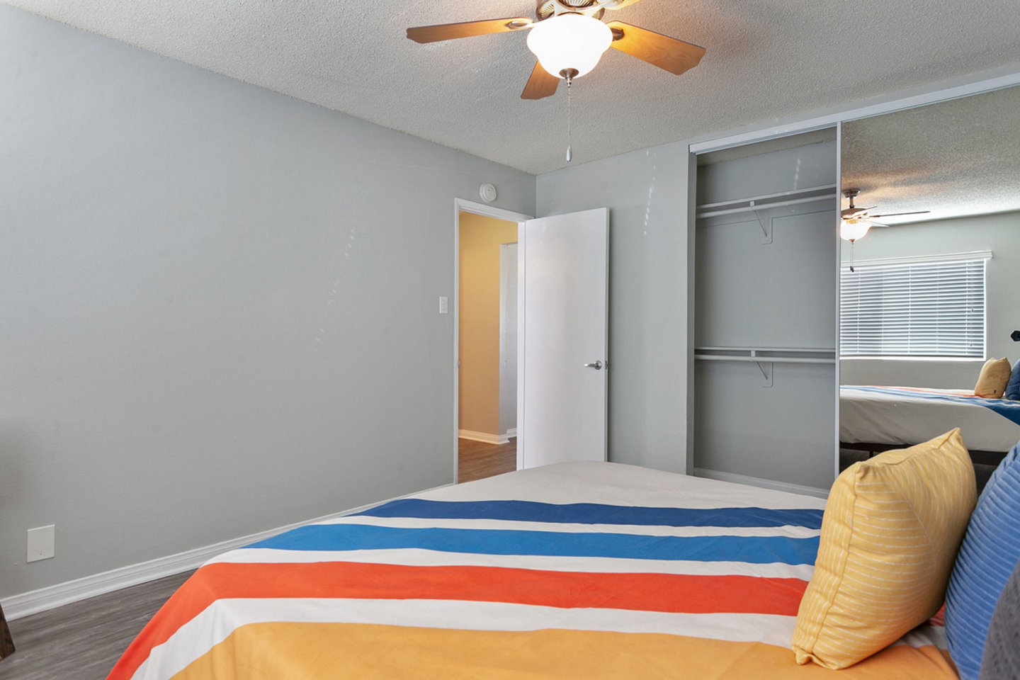 The Circle Apartments at Long Beach Image 35