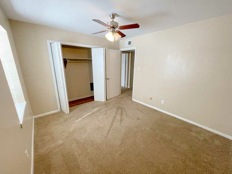 Chateau Apartments Image 4