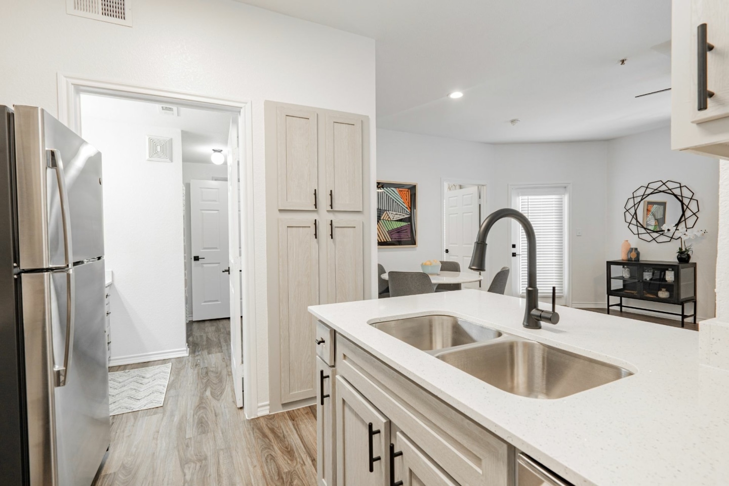 9th St Apartment Image 9