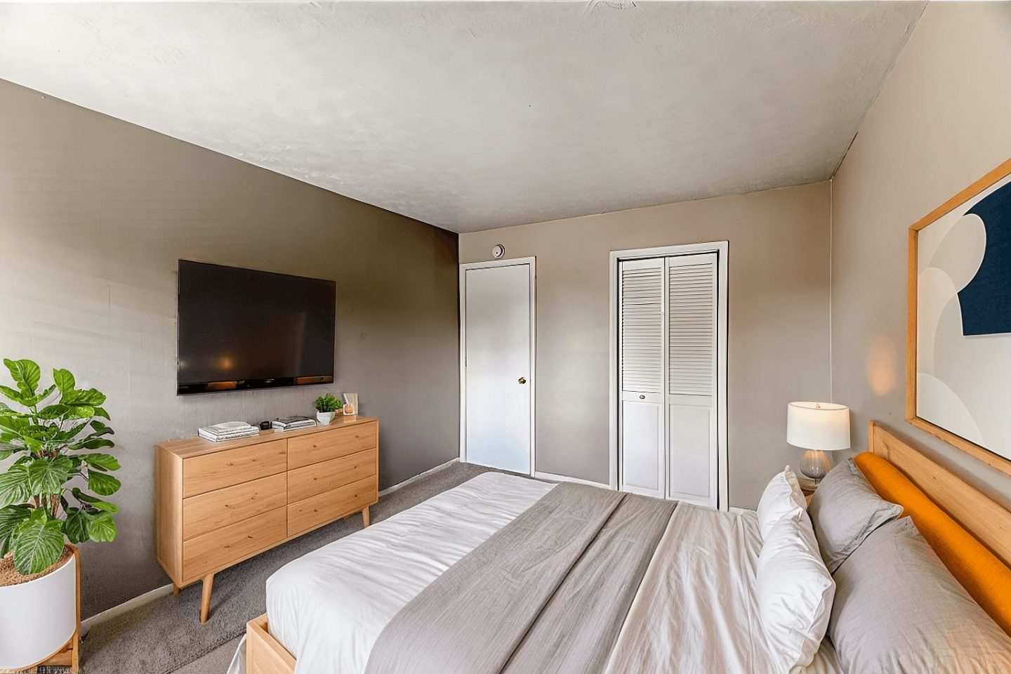 Somerford Square Apartments Image 12